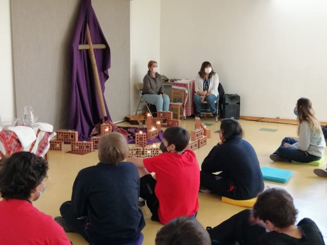 WEB NSDC 2022 - Semana Santa - Adoración a la Cruz7