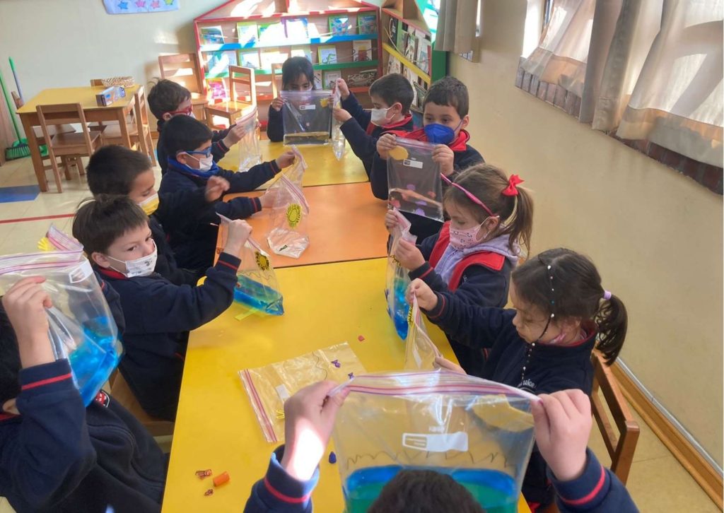 Experimento relacionado con ciclo del agua.