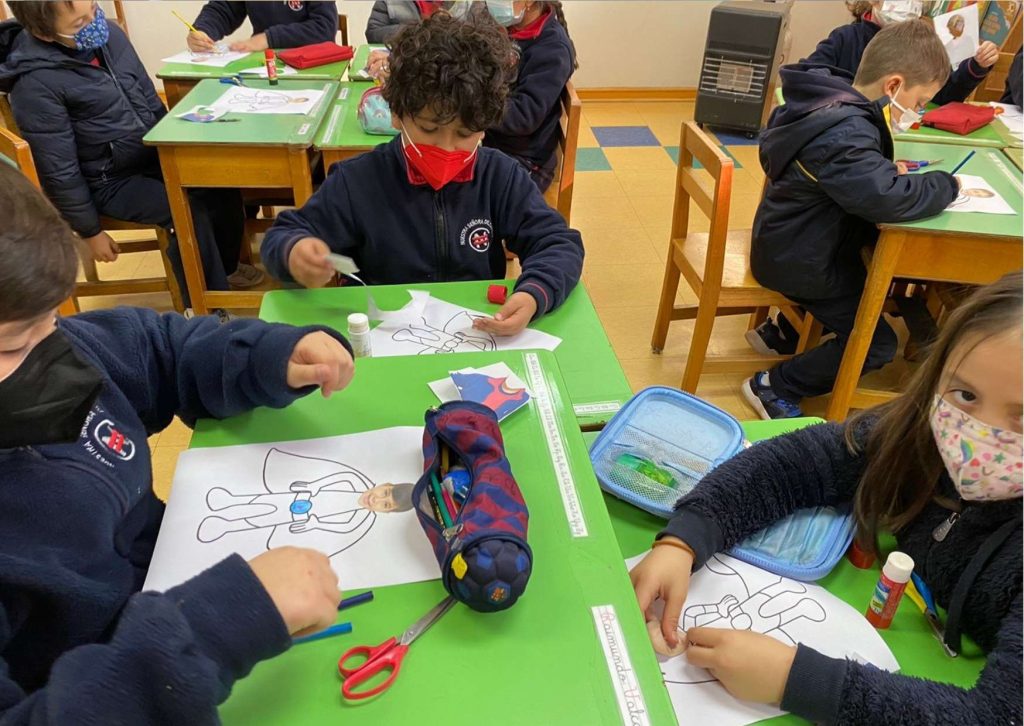 Superhéroe al cuidado del agua.