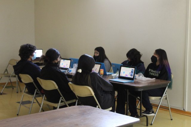 Estudiantes NSDC en Asamblea REI