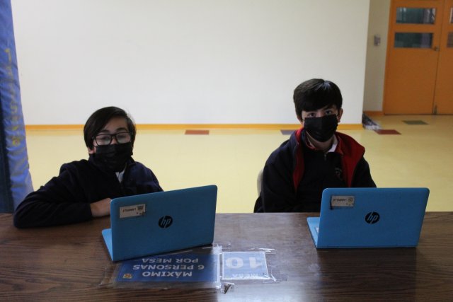 Estudiantes NSDC en Asamblea REI