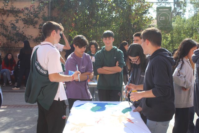 7 (2)WEB NSDC 2023 - III y IV Medios - Actividad con lienzos - Reflexión de jóvenes sobre nuestra sociedad