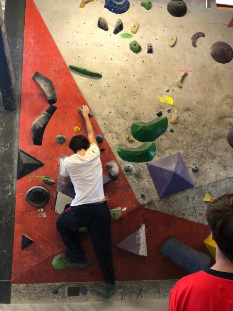 WEB NSDC 2023 - Jornada de escalada en gimnasio El Muro - III y IV Medios - Electivo Montañismo y escalada07