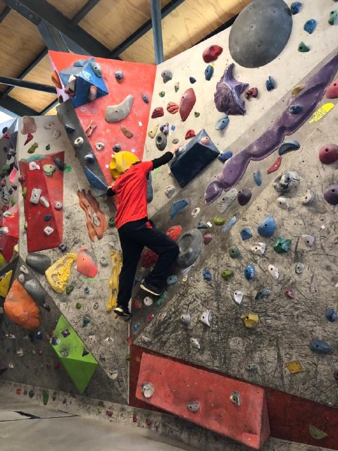 WEB NSDC 2023 - Jornada de escalada en gimnasio El Muro - III y IV Medios - Electivo Montañismo y escalada13