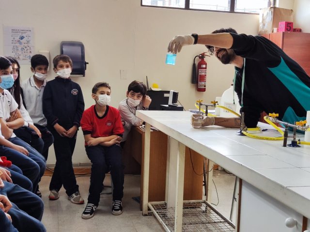 WEB NSDC 2023 - 4° Básico A - 4° Básicos en el laboratorio La Materia - 01