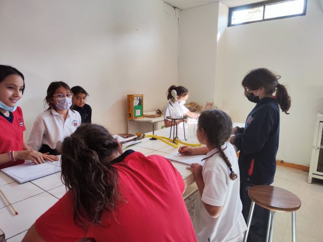 WEB NSDC 2023 - 4° Básico A - 4° Básicos en el laboratorio La Materia - 06