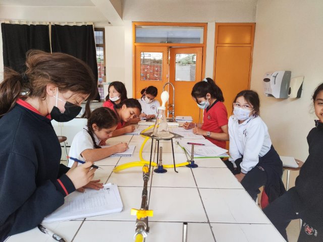 WEB NSDC 2023 - 4° Básico A - 4° Básicos en el laboratorio La Materia - 07