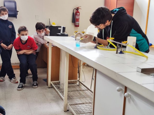 WEB NSDC 2023 - 4° Básico A - 4° Básicos en el laboratorio La Materia - 08