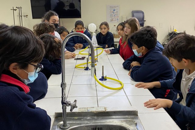 WEB NSDC 2023 - 4° Básico B - 4° Básicos en el laboratorio La Materia - 12