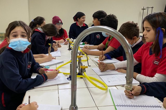 WEB NSDC 2023 - 4° Básico B - 4° Básicos en el laboratorio La Materia - 14