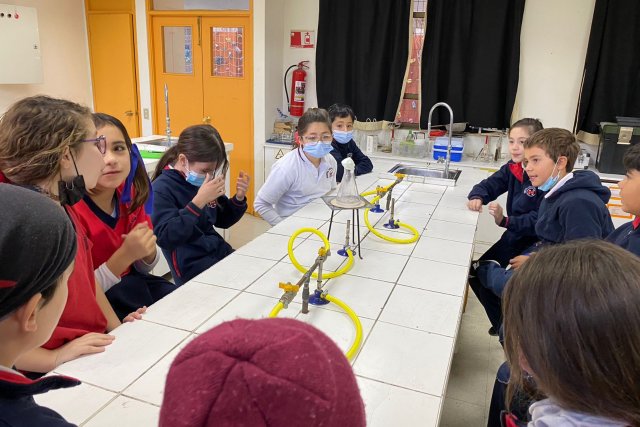 WEB NSDC 2023 - 4° Básico B - 4° Básicos en el laboratorio La Materia - 15