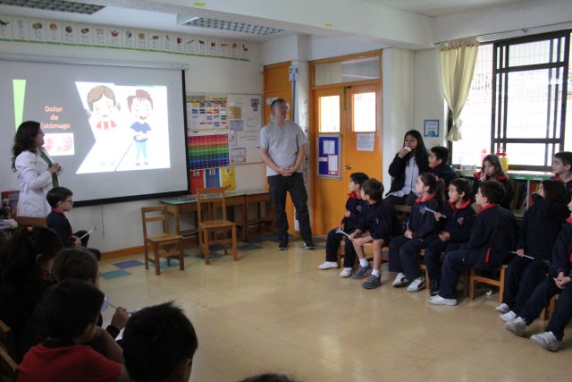 Visita de Apoderados Médicos a los 2° Básicos