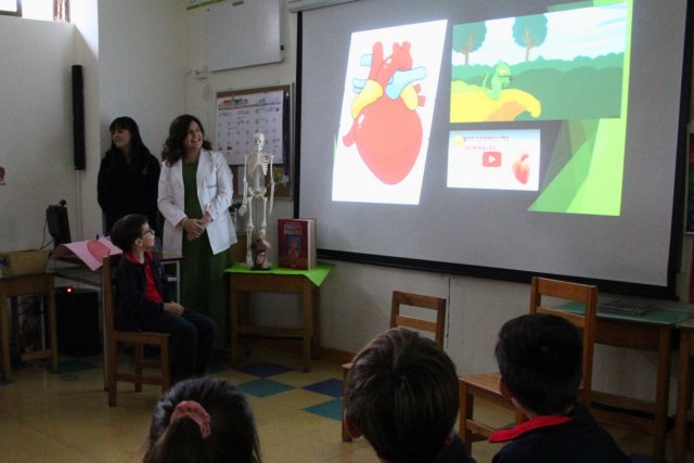 Visita de Apoderados Médicos a los 2° Básicos