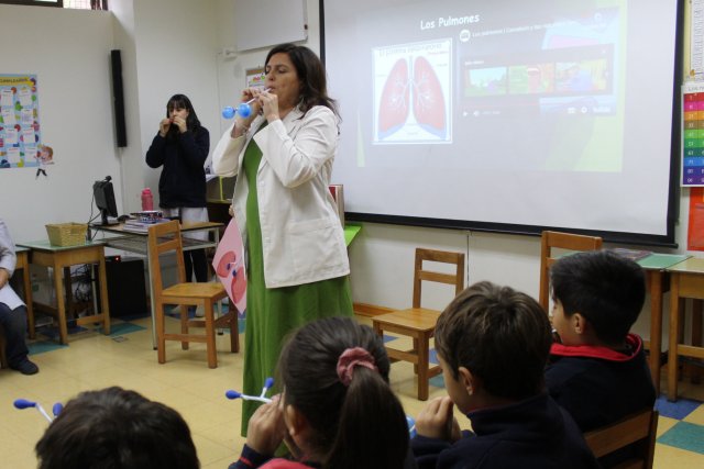 Visita de Apoderados Médicos a los 2° Básicos