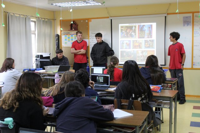 NSDC 2024 - II Medios crean cómics en su clase de Educación Tecnológica