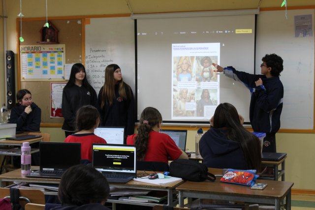 NSDC 2024 - II Medios crean cómics en su clase de Educación Tecnológica